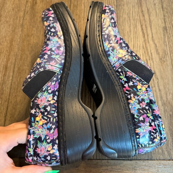Klogs floral nursing clogs - Picture 9 of 9